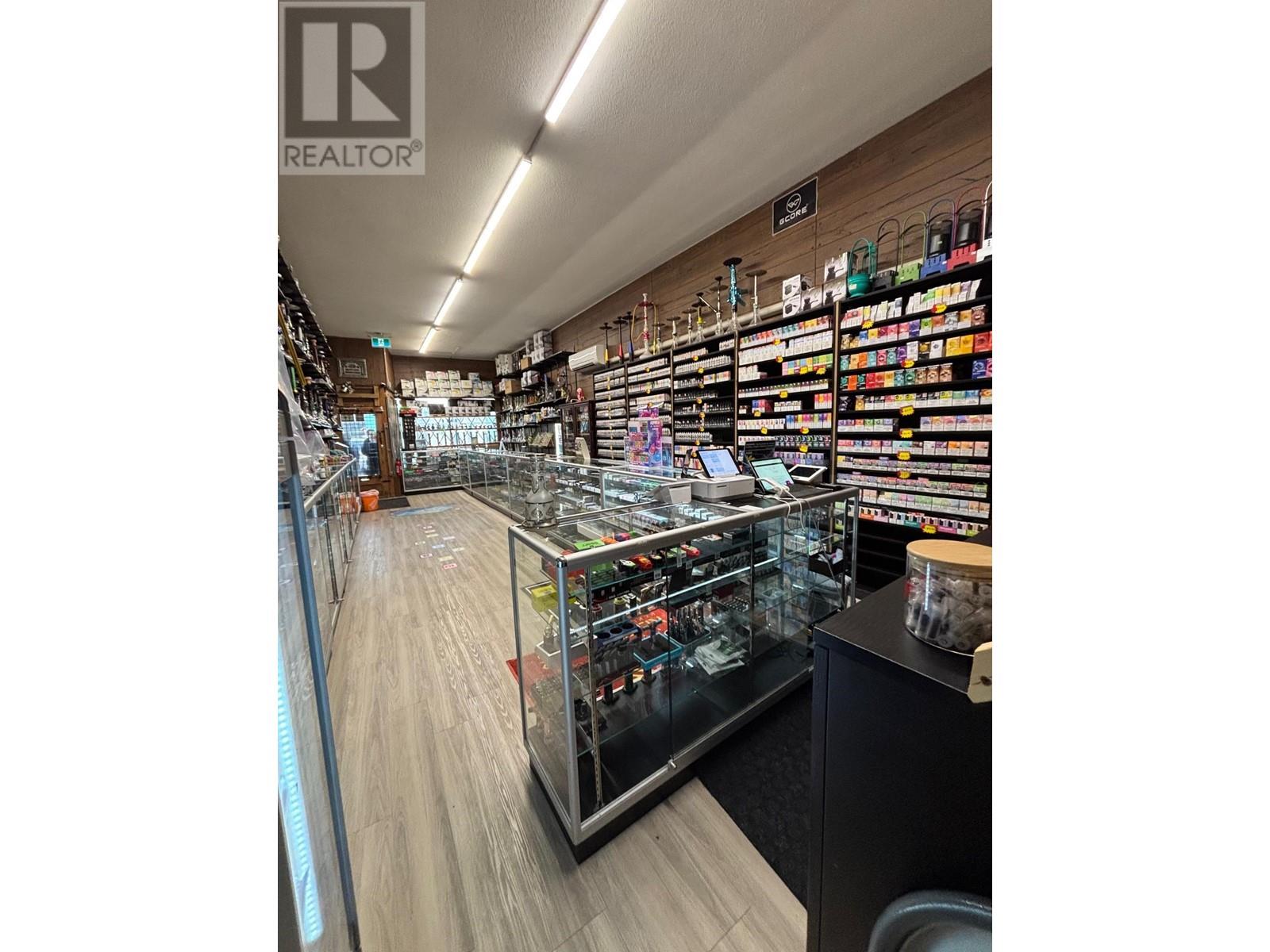 Listing Picture 5 of 15 : 1875 COMMERCIAL DRIVE, Vancouver / 溫哥華 - 魯藝地產 Yvonne Lu Group - MLS Medallion Club Member