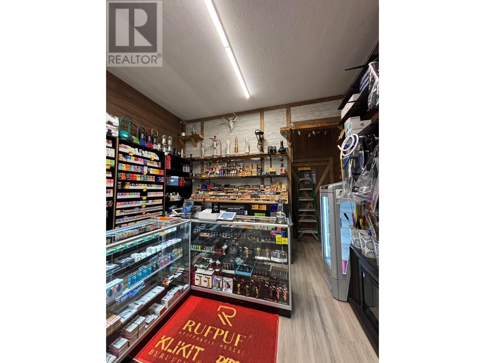 Listing Picture 6 of 15 : 1875 COMMERCIAL DRIVE, Vancouver / 溫哥華 - 魯藝地產 Yvonne Lu Group - MLS Medallion Club Member