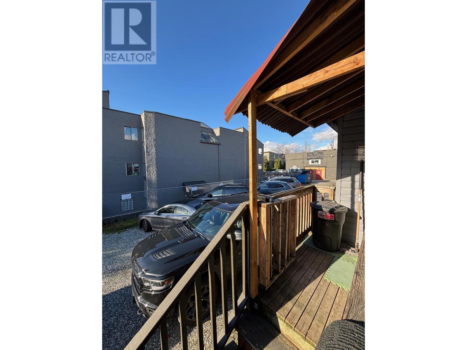 Listing Picture 11 of 15 : 1875 COMMERCIAL DRIVE, Vancouver / 溫哥華 - 魯藝地產 Yvonne Lu Group - MLS Medallion Club Member