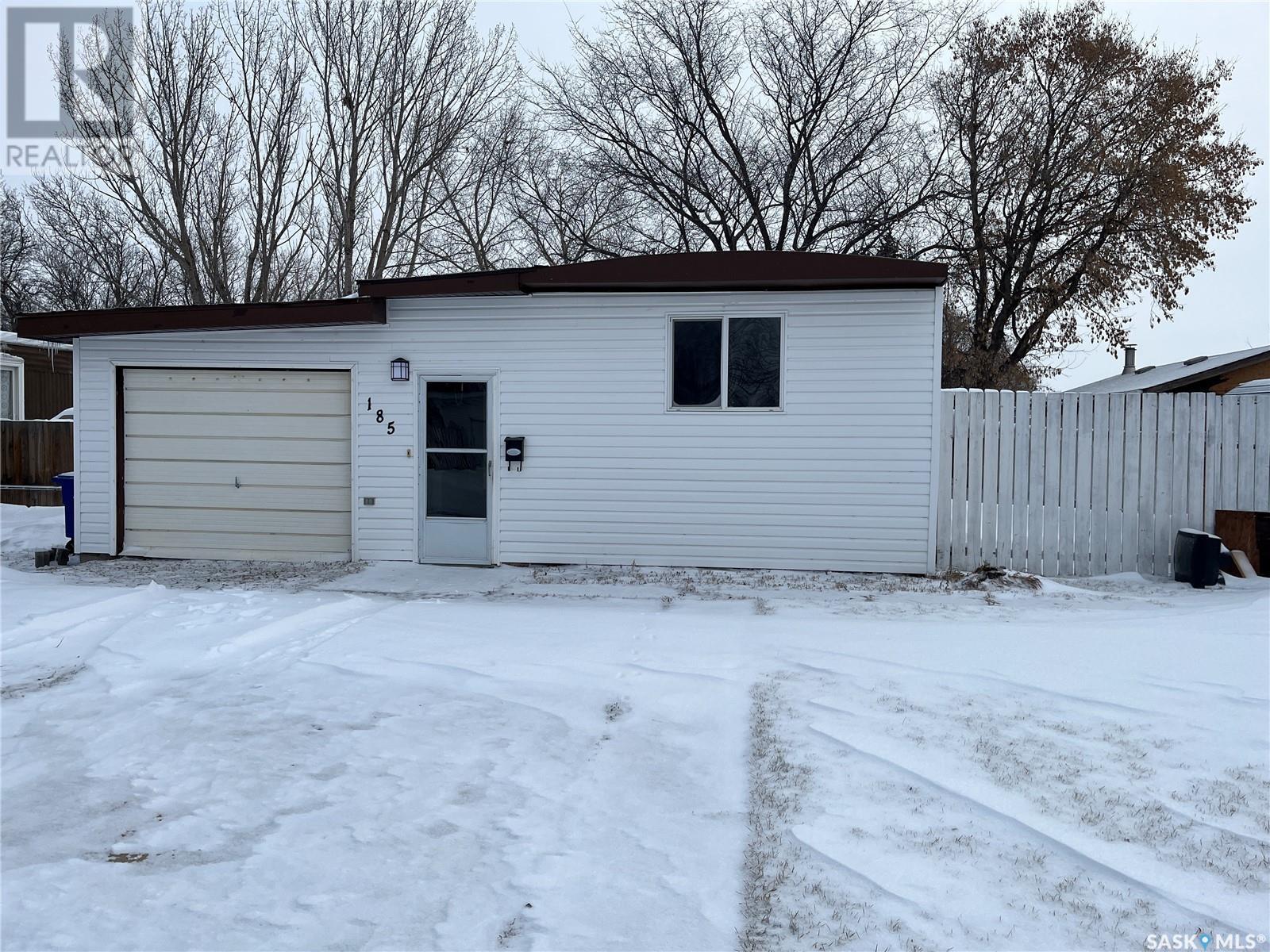 185 Laing Crescent, Weyburn, Saskatchewan  S4H 2R8 - Photo 2 - SK988672