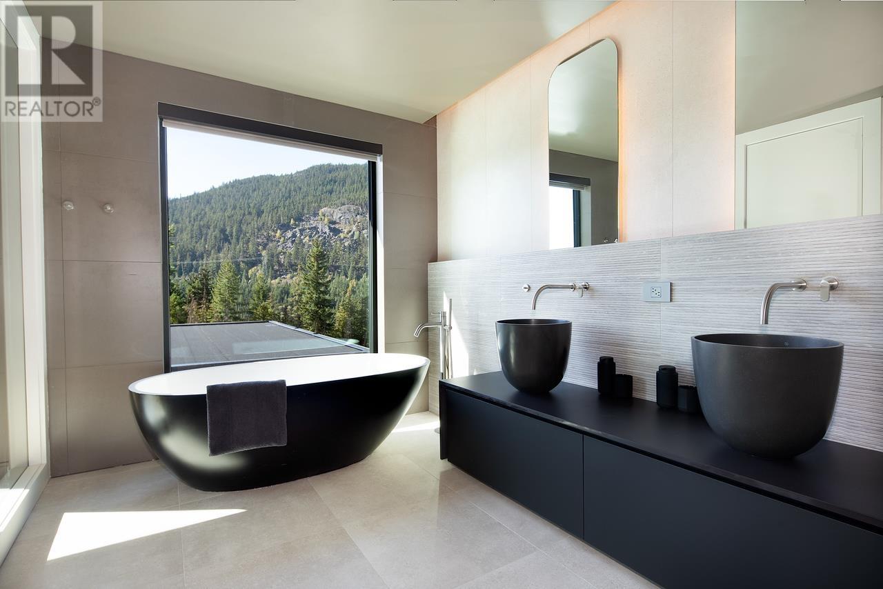 9228 Wedgemount Plateau Drive, Whistler, British Columbia  V8E 1M1 - Photo 20 - R2946374