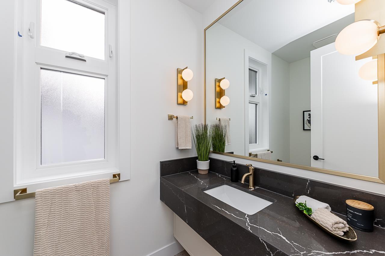 16022 9a Avenue, Surrey, British Columbia  V4A 9A7 - Photo 12 - R2946308