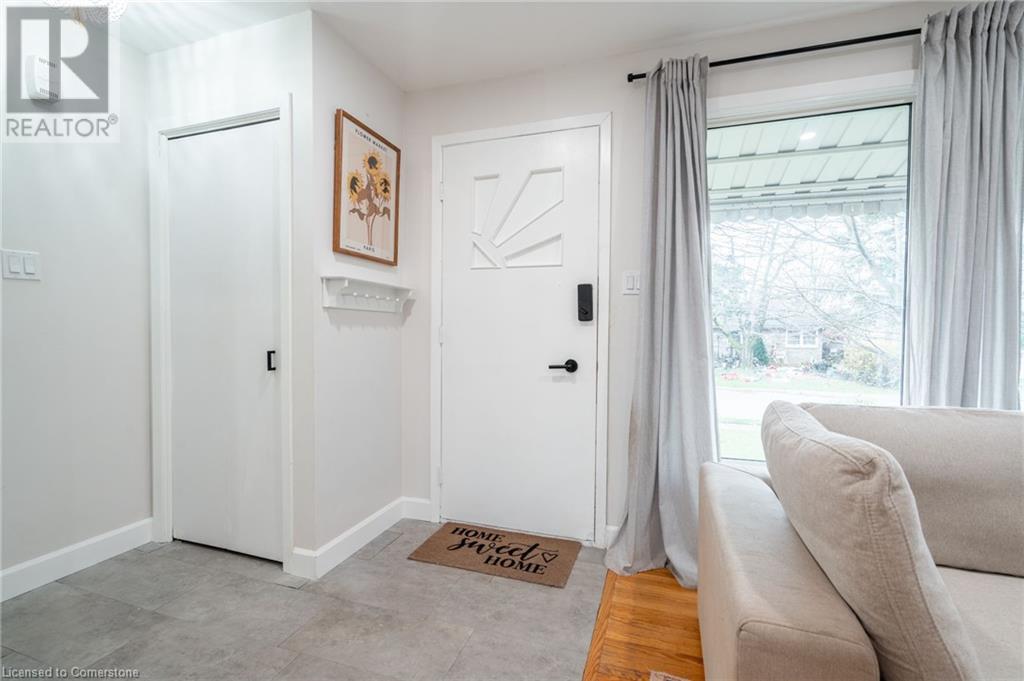 18 Warwick Road, Stoney Creek, Ontario  L8E 1Y3 - Photo 3 - 40680408