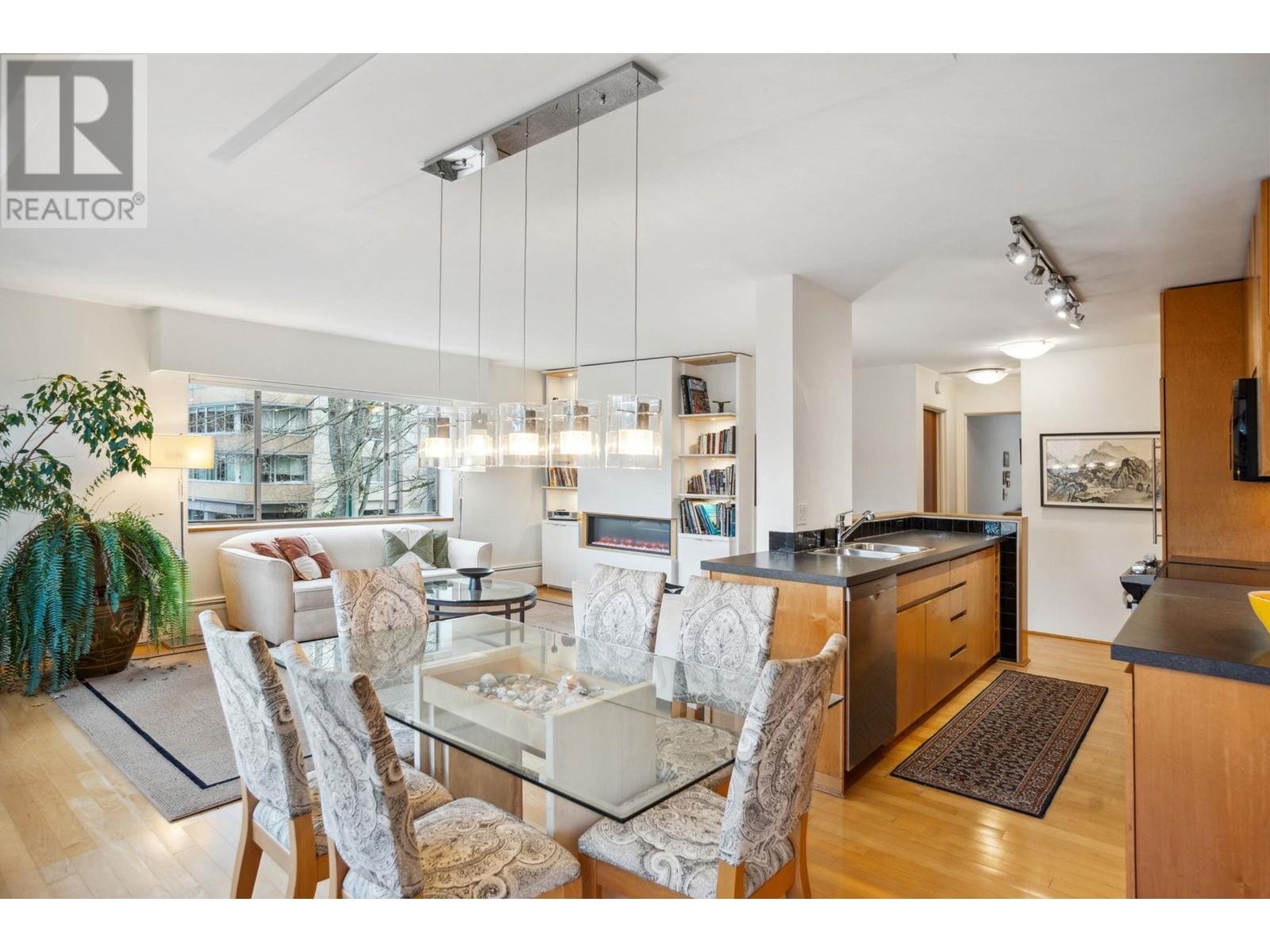 Listing Picture 8 of 29 : 304 2095 BEACH AVENUE, Vancouver / 溫哥華 - 魯藝地產 Yvonne Lu Group - MLS Medallion Club Member