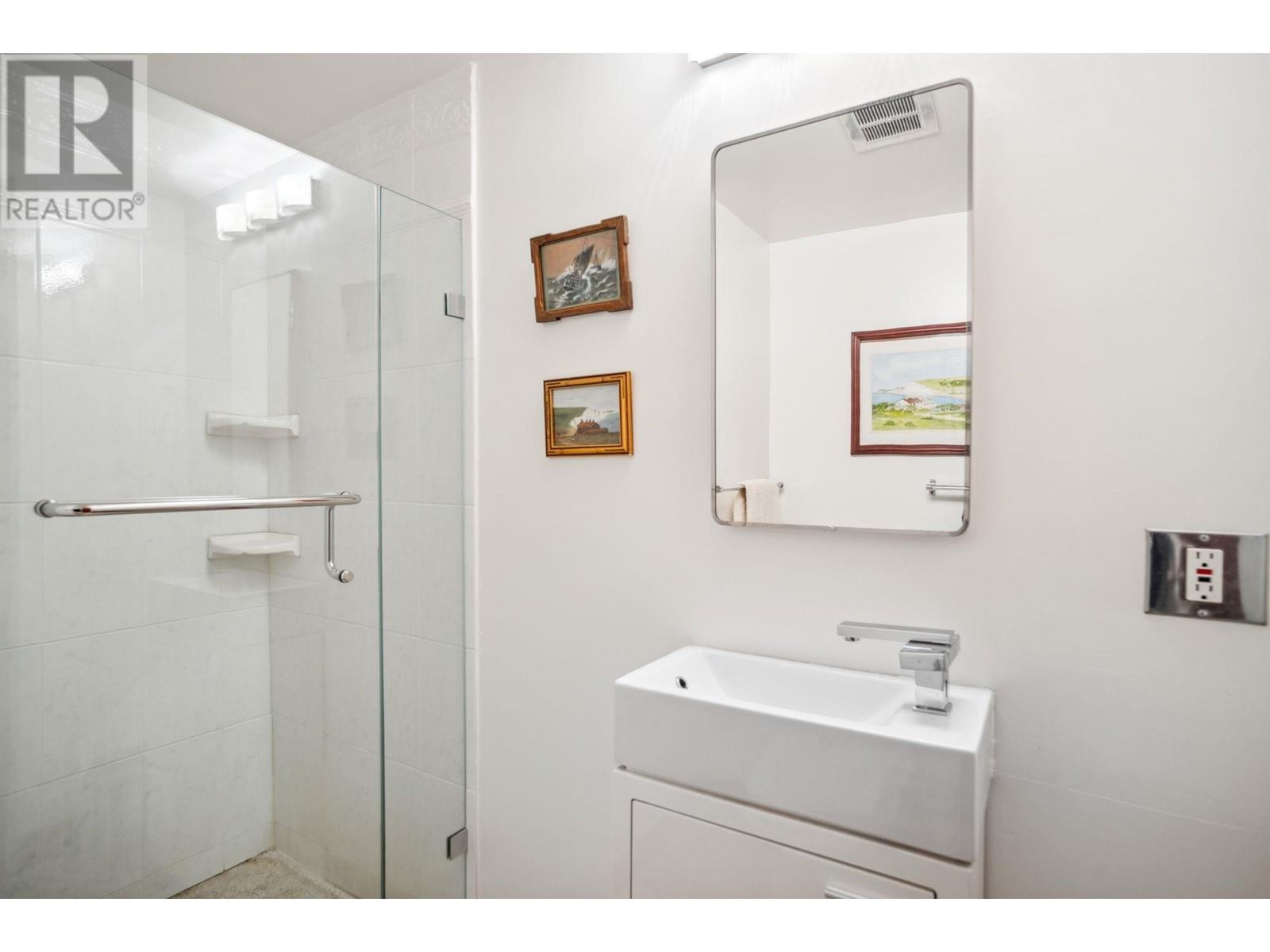 Listing Picture 18 of 29 : 304 2095 BEACH AVENUE, Vancouver / 溫哥華 - 魯藝地產 Yvonne Lu Group - MLS Medallion Club Member