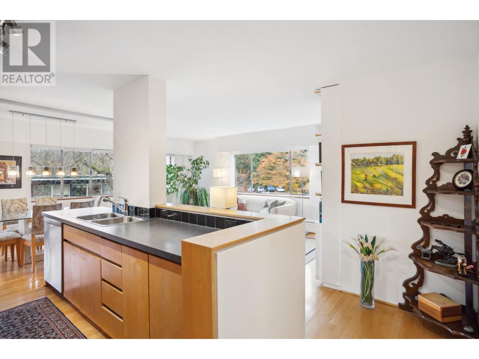 Listing Picture 9 of 29 : 304 2095 BEACH AVENUE, Vancouver / 溫哥華 - 魯藝地產 Yvonne Lu Group - MLS Medallion Club Member