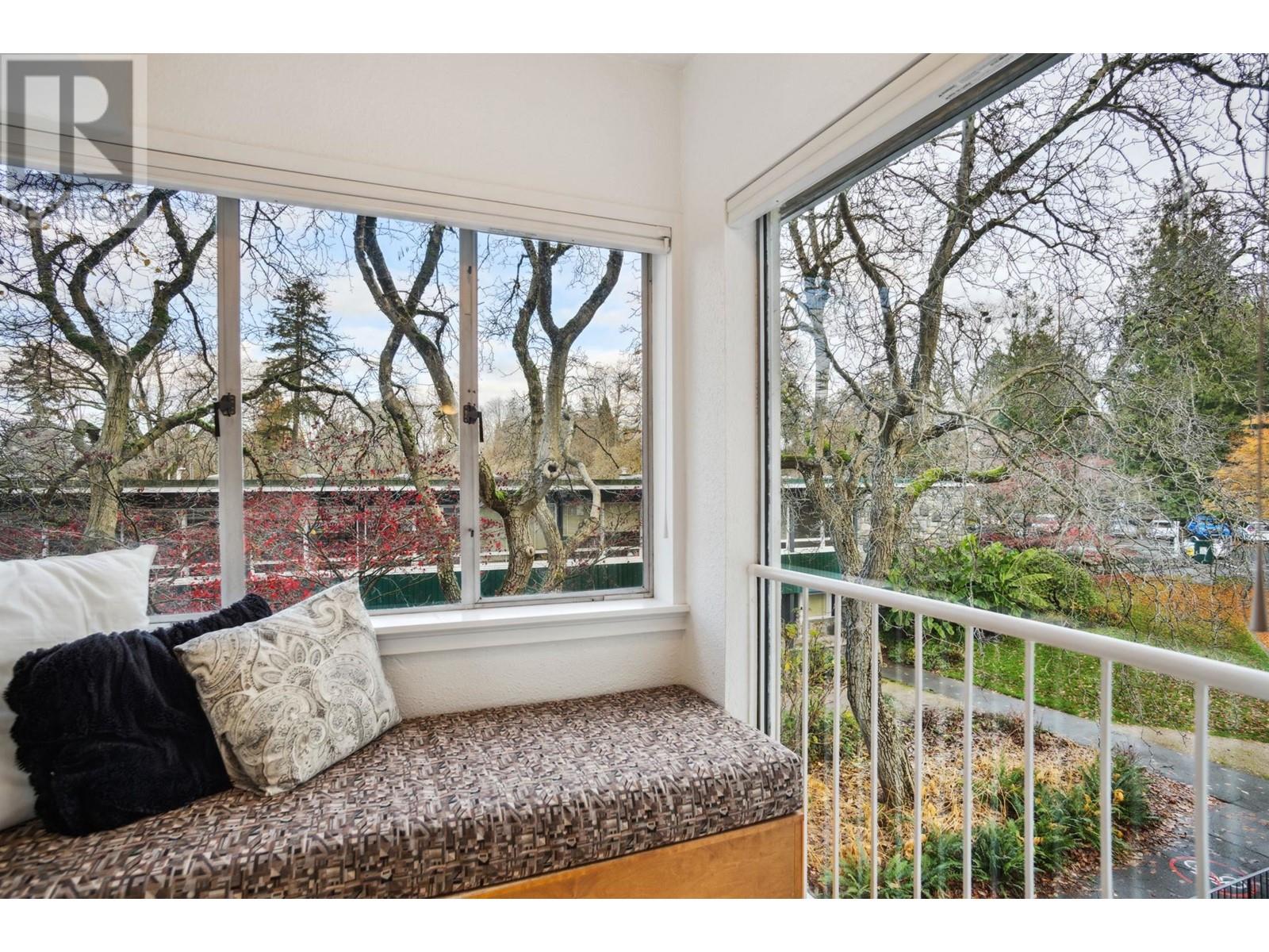 Listing Picture 19 of 29 : 304 2095 BEACH AVENUE, Vancouver / 溫哥華 - 魯藝地產 Yvonne Lu Group - MLS Medallion Club Member