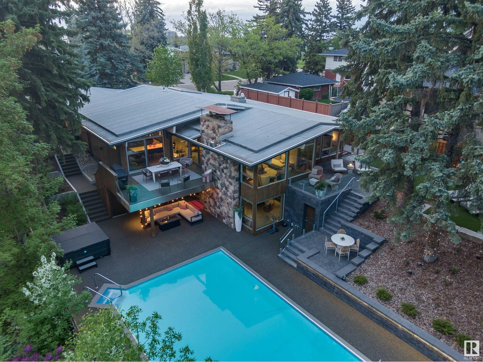 Property at 3 VALLEYVIEW CR NW image 1