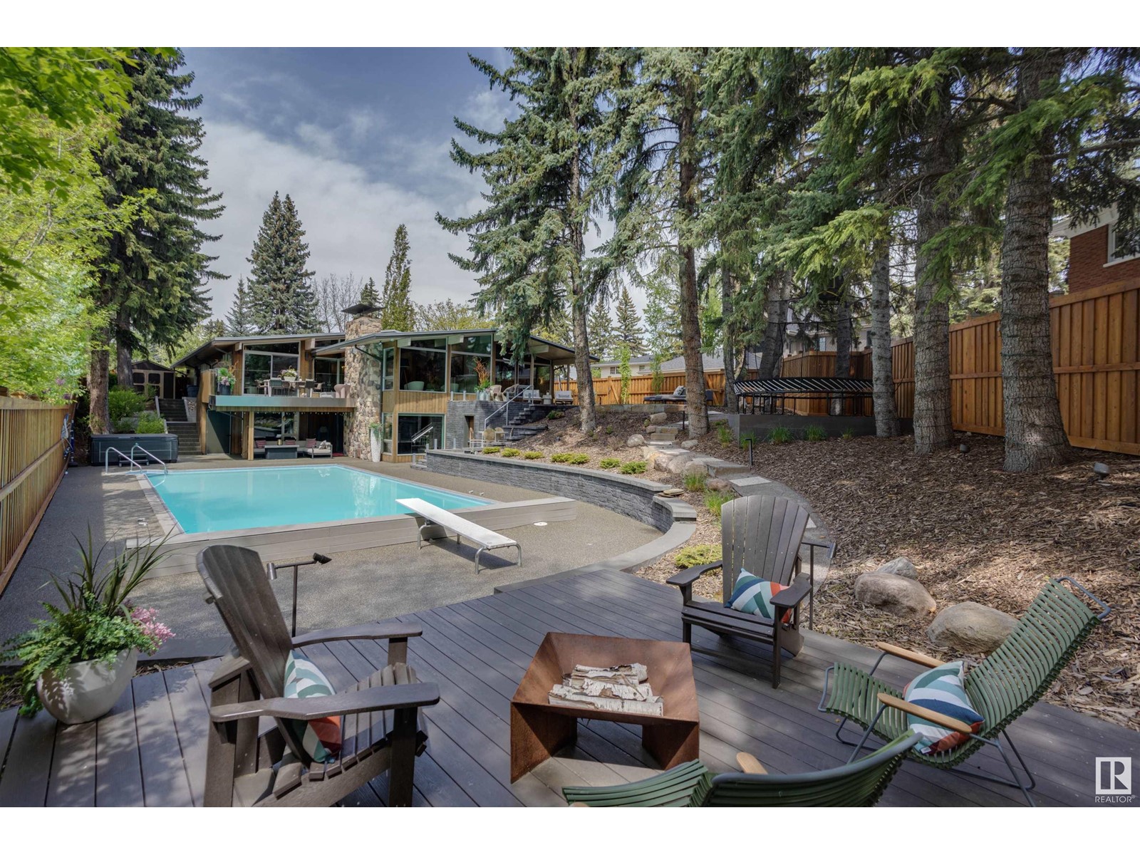 Property at 3 VALLEYVIEW CR NW image 2