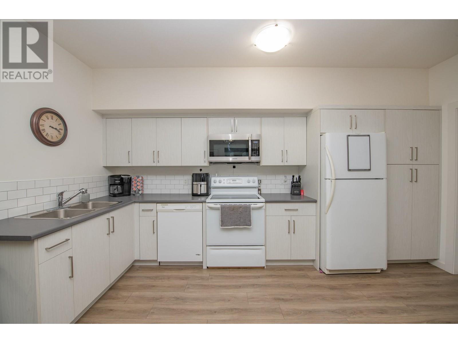 2080 Mountain View Avenue Unit# 120 Lumby