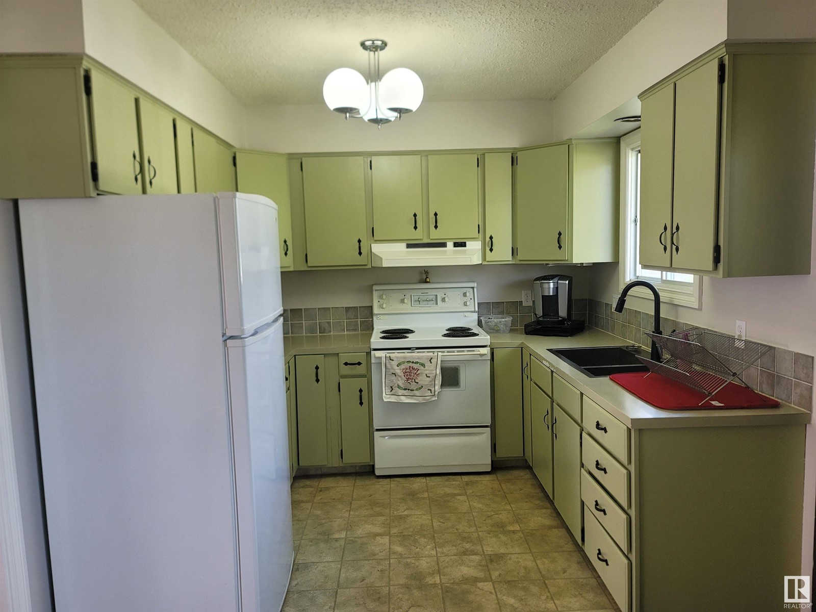 Property at 4514 41A ST image 3