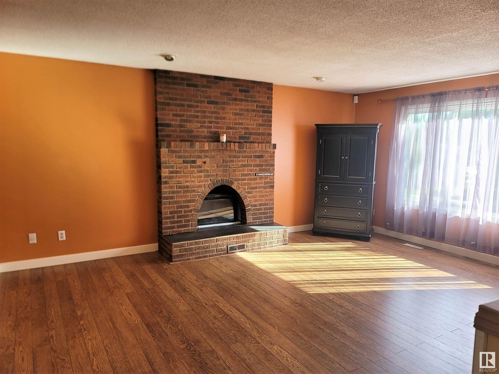Property at 4514 41A ST image 2
