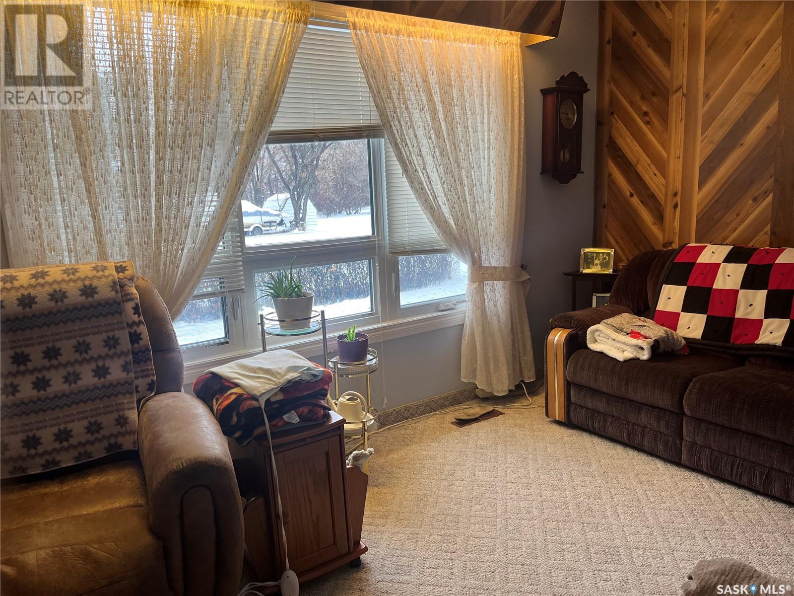 414 2nd Avenue, Spy Hill, Saskatchewan  S0A 3W0 - Photo 12 - SK988529