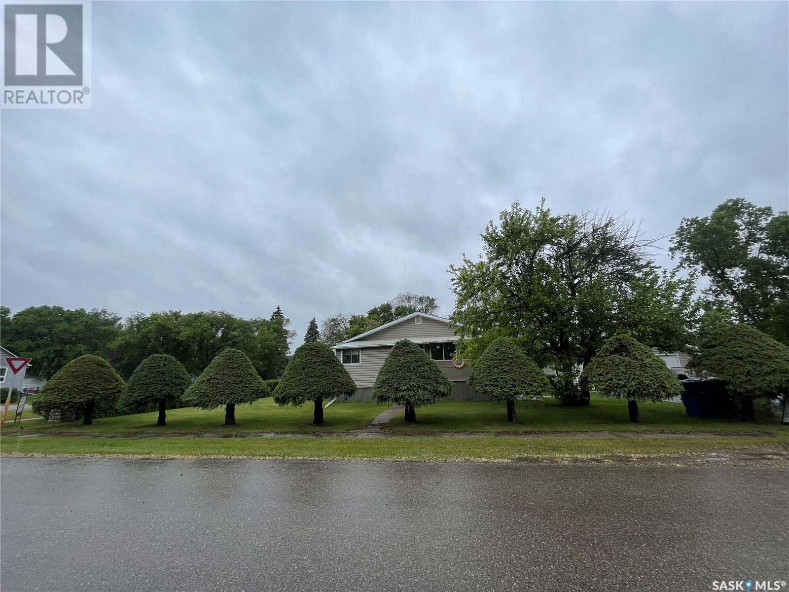 414 2nd Avenue, Spy Hill, Saskatchewan  S0A 3W0 - Photo 1 - SK988529