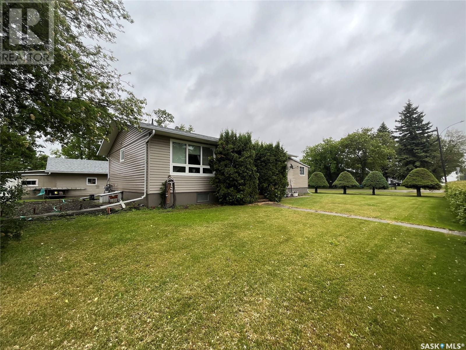 414 2nd Avenue, Spy Hill, Saskatchewan  S0A 3W0 - Photo 31 - SK988529