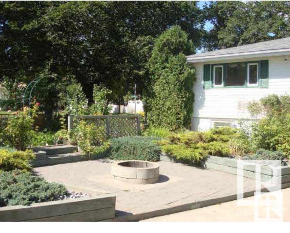 Property at 12339 89 ST NW image 2