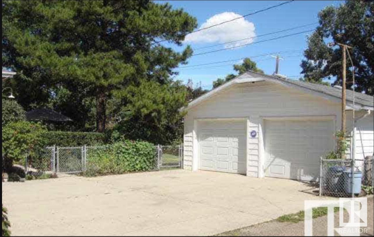 Property at 12339 89 ST NW image 3