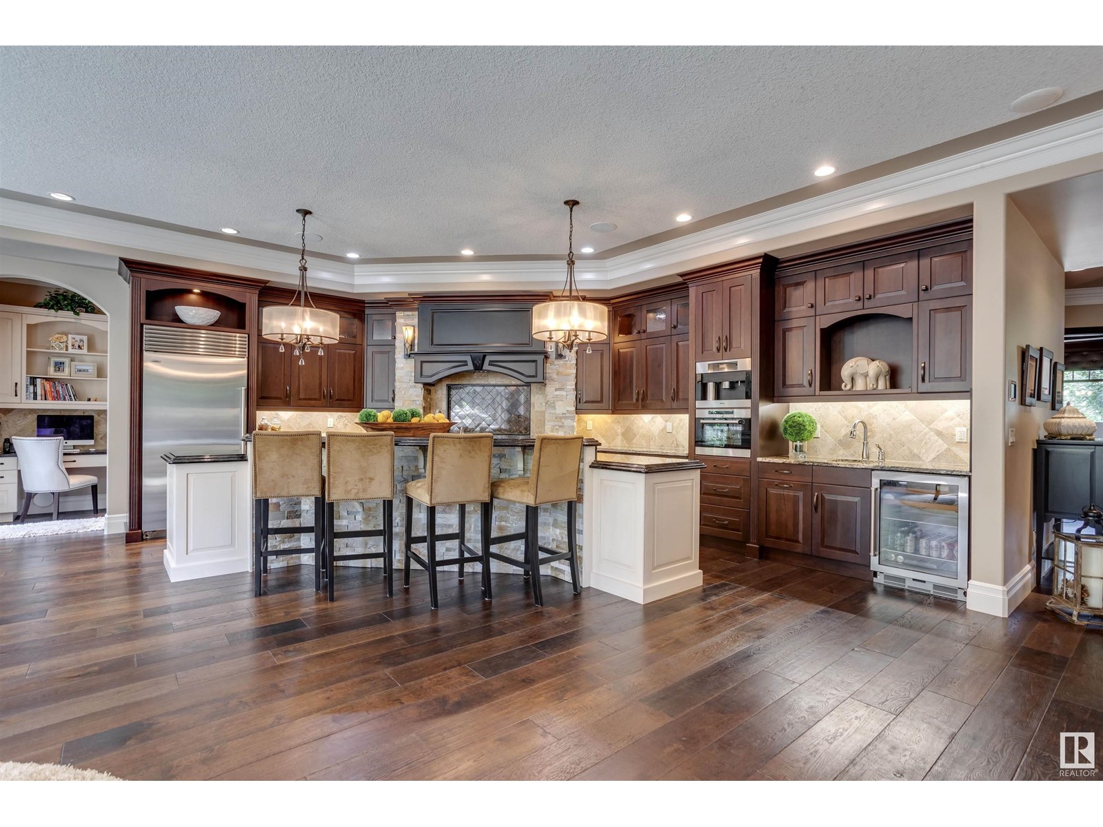 Property at 267 WINDERMERE DR NW image 5