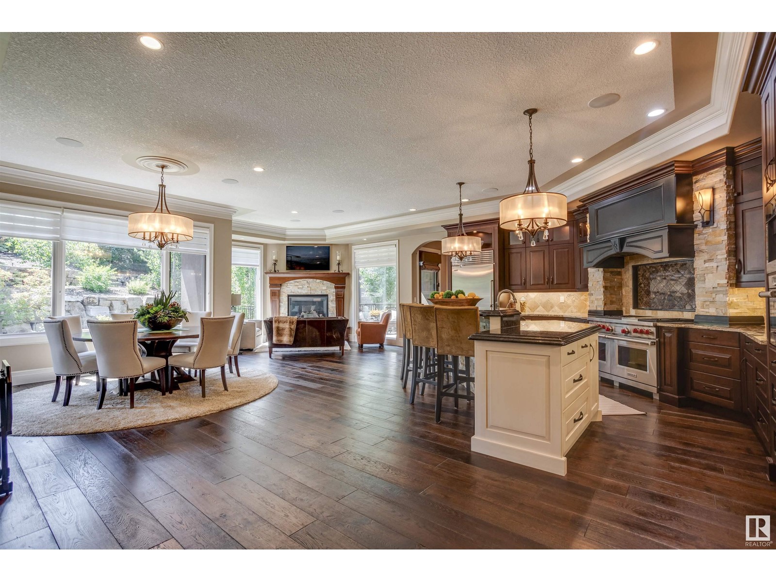 Property at 267 WINDERMERE DR NW image 4