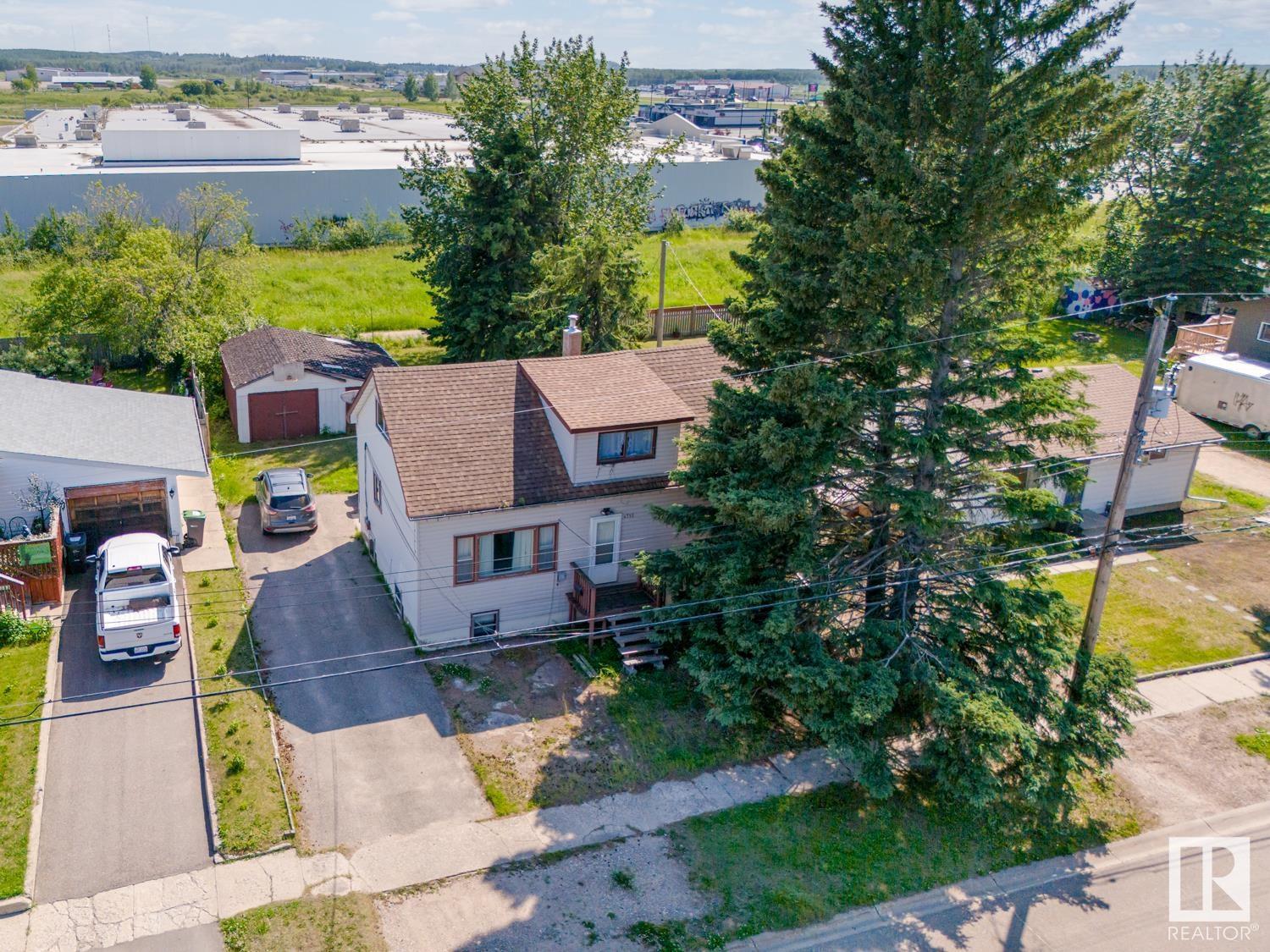 Property at 4715 47 AV image 2