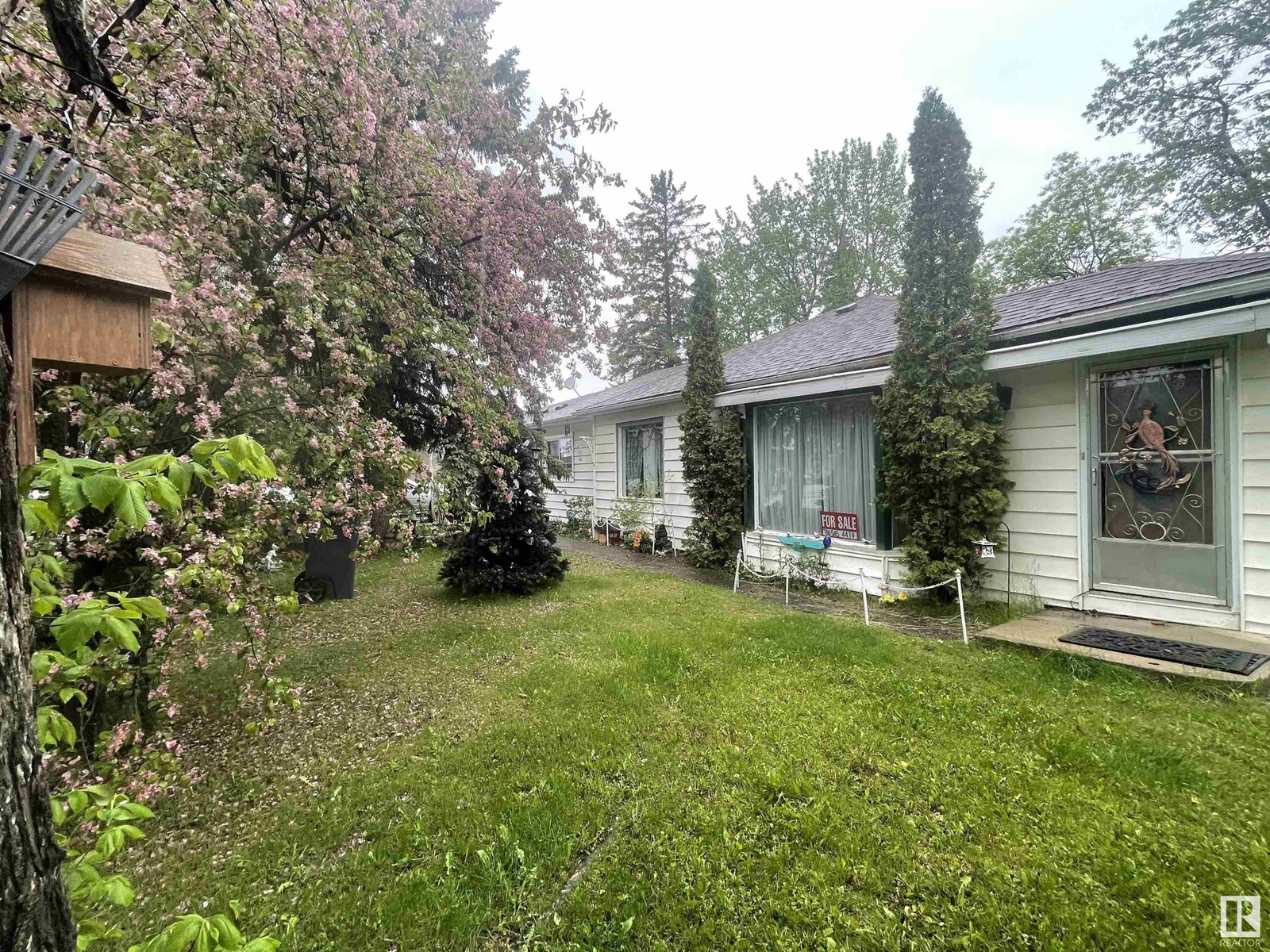 Property at 5012 51 AV image 1