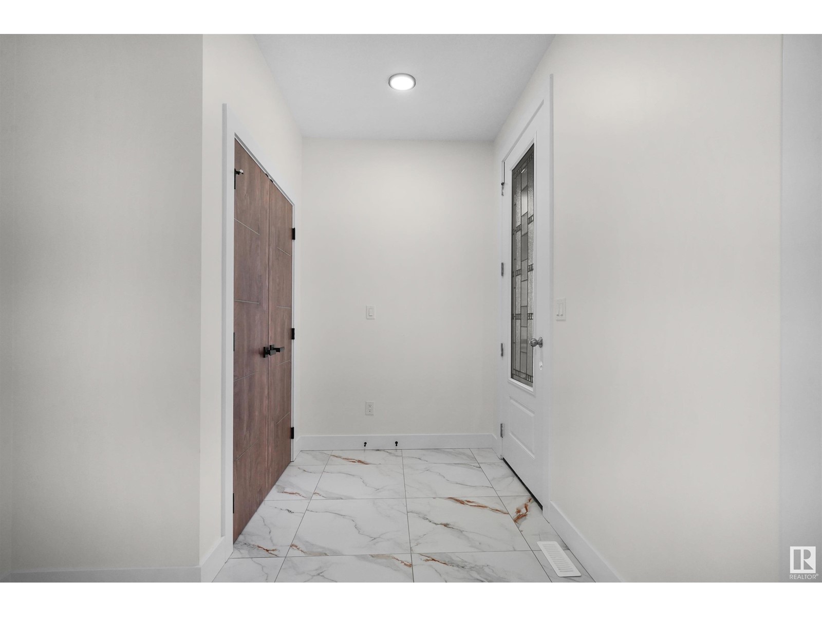 Property at 9308 183 AV NW image 4