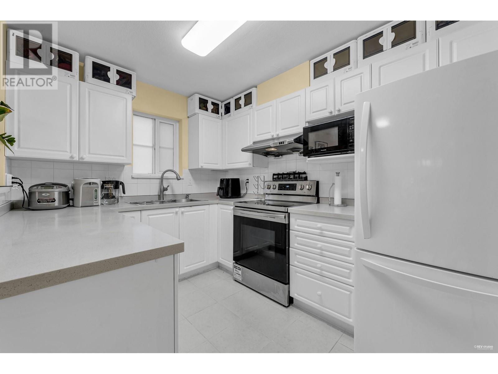 Listing Picture 14 of 30 : 111 6588 SOUTHOAKS CRESCENT, Burnaby / 本拿比 - 魯藝地產 Yvonne Lu Group - MLS Medallion Club Member