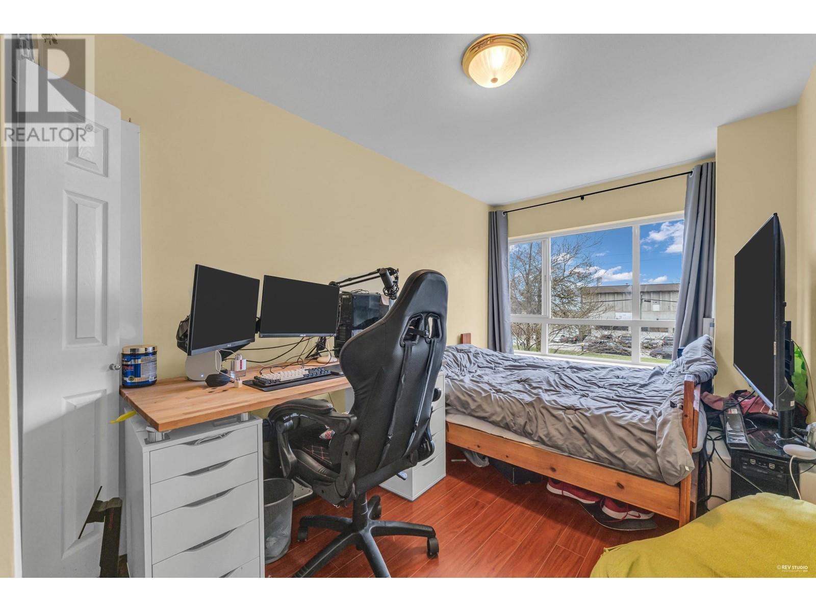 Listing Picture 20 of 30 : 111 6588 SOUTHOAKS CRESCENT, Burnaby / 本拿比 - 魯藝地產 Yvonne Lu Group - MLS Medallion Club Member