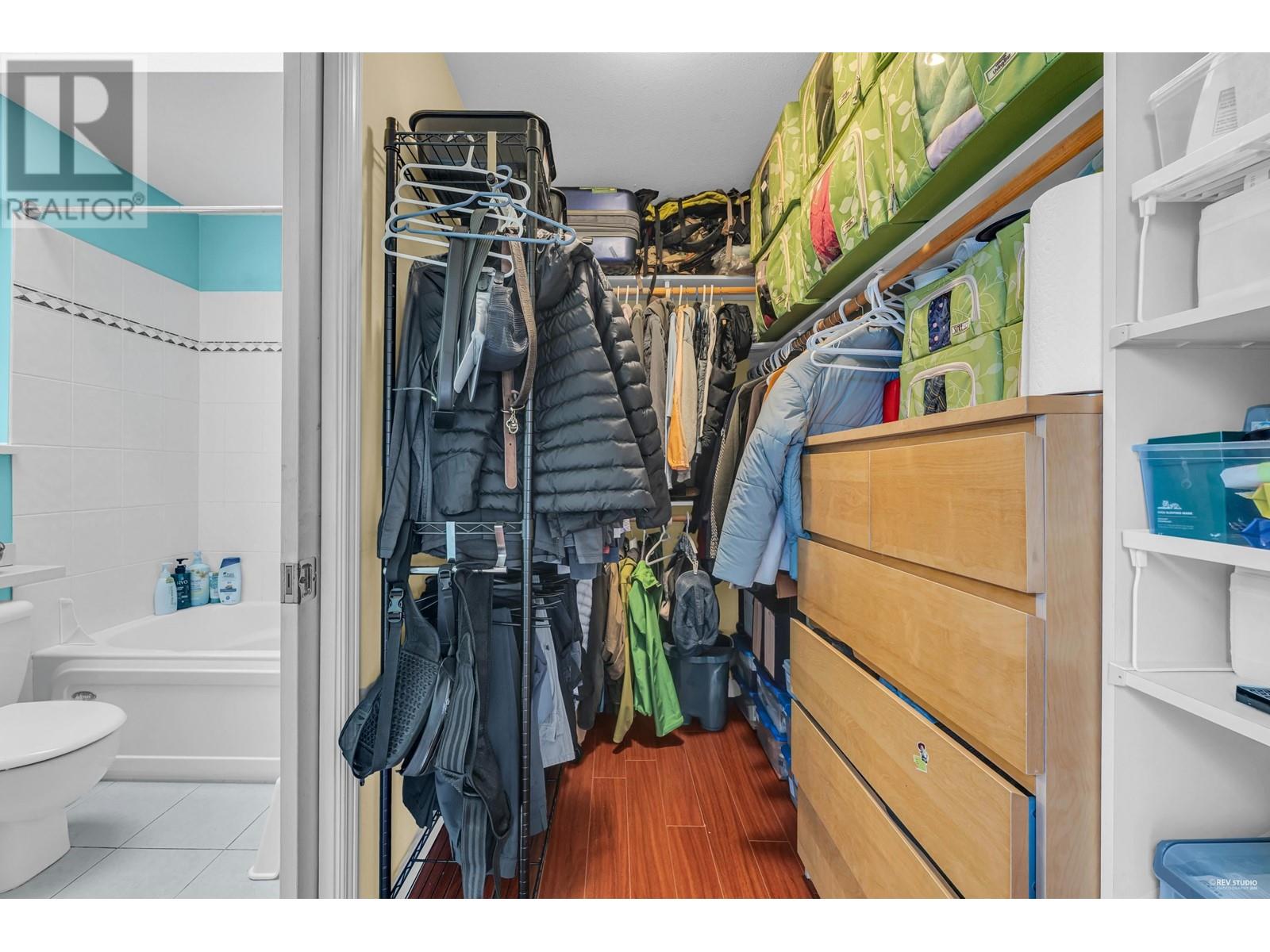 Listing Picture 23 of 30 : 111 6588 SOUTHOAKS CRESCENT, Burnaby / 本拿比 - 魯藝地產 Yvonne Lu Group - MLS Medallion Club Member