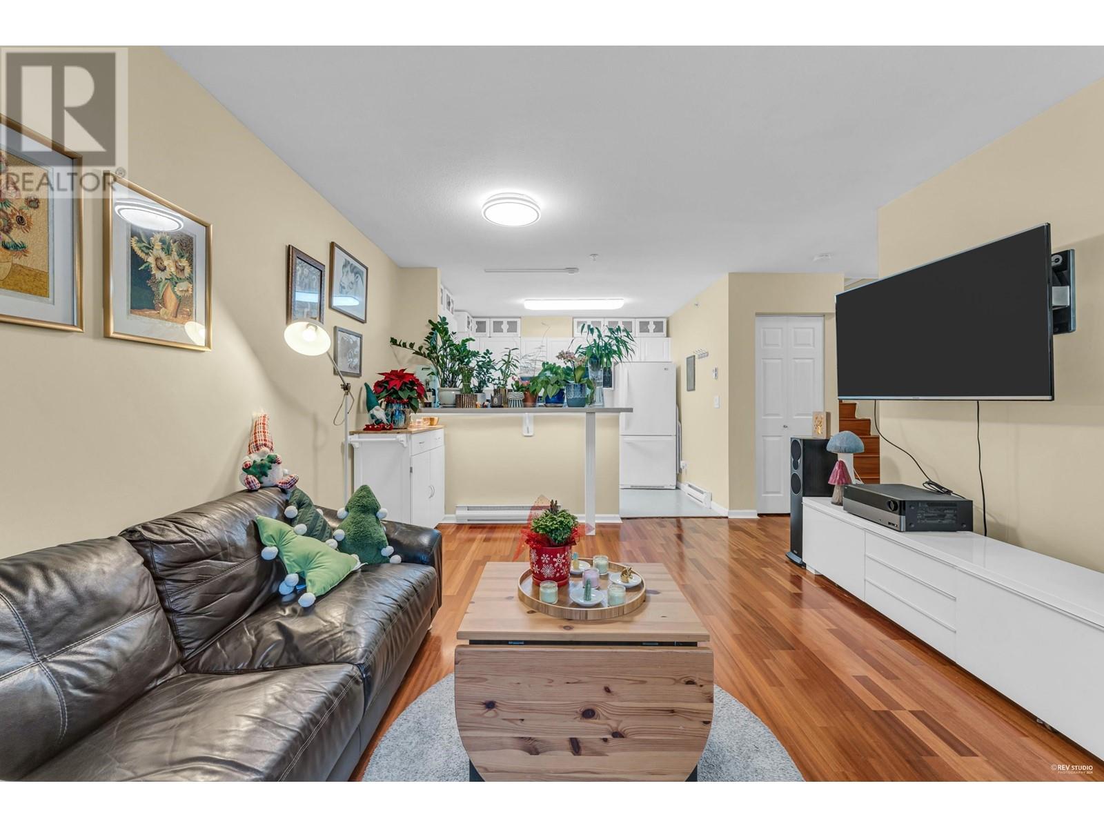 Listing Picture 10 of 30 : 111 6588 SOUTHOAKS CRESCENT, Burnaby / 本拿比 - 魯藝地產 Yvonne Lu Group - MLS Medallion Club Member