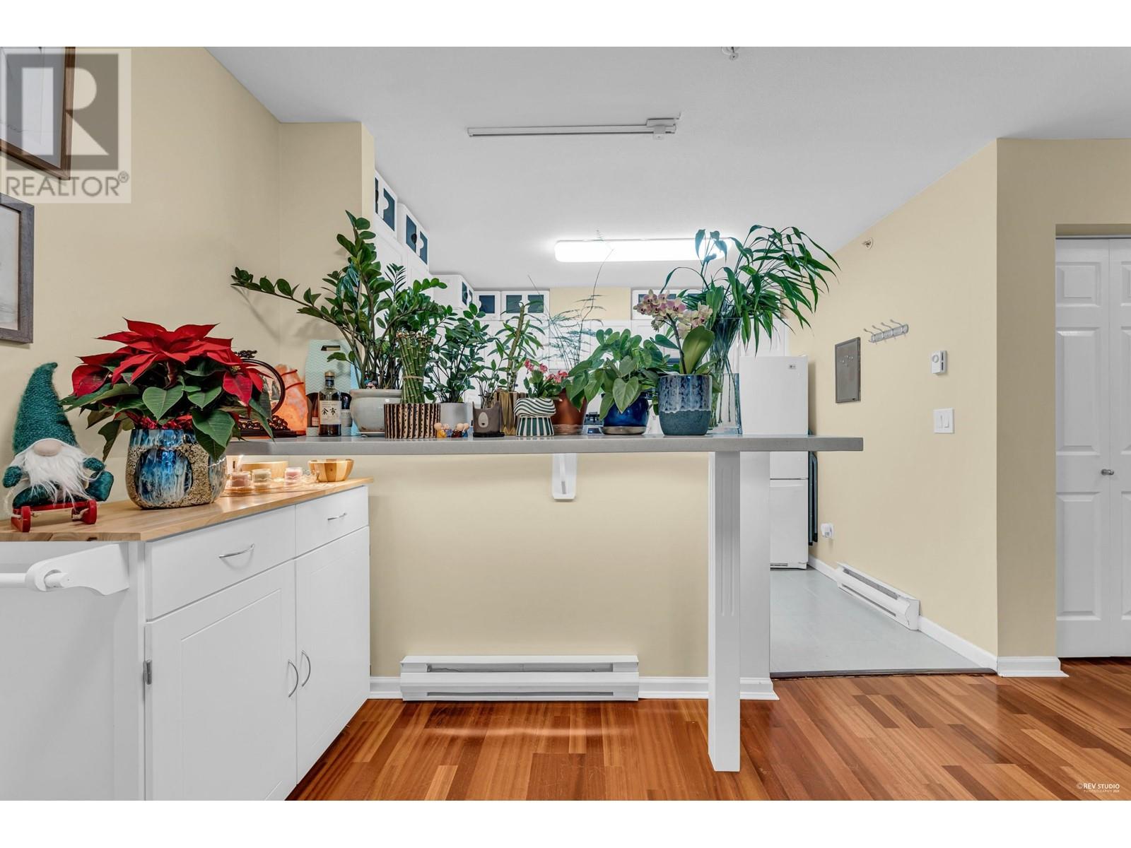 Listing Picture 12 of 30 : 111 6588 SOUTHOAKS CRESCENT, Burnaby / 本拿比 - 魯藝地產 Yvonne Lu Group - MLS Medallion Club Member