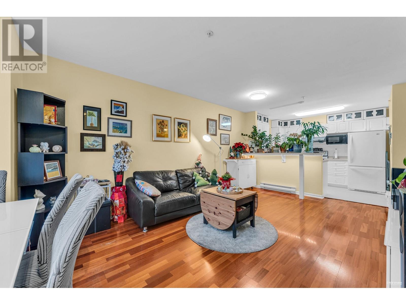 Listing Picture 9 of 30 : 111 6588 SOUTHOAKS CRESCENT, Burnaby / 本拿比 - 魯藝地產 Yvonne Lu Group - MLS Medallion Club Member