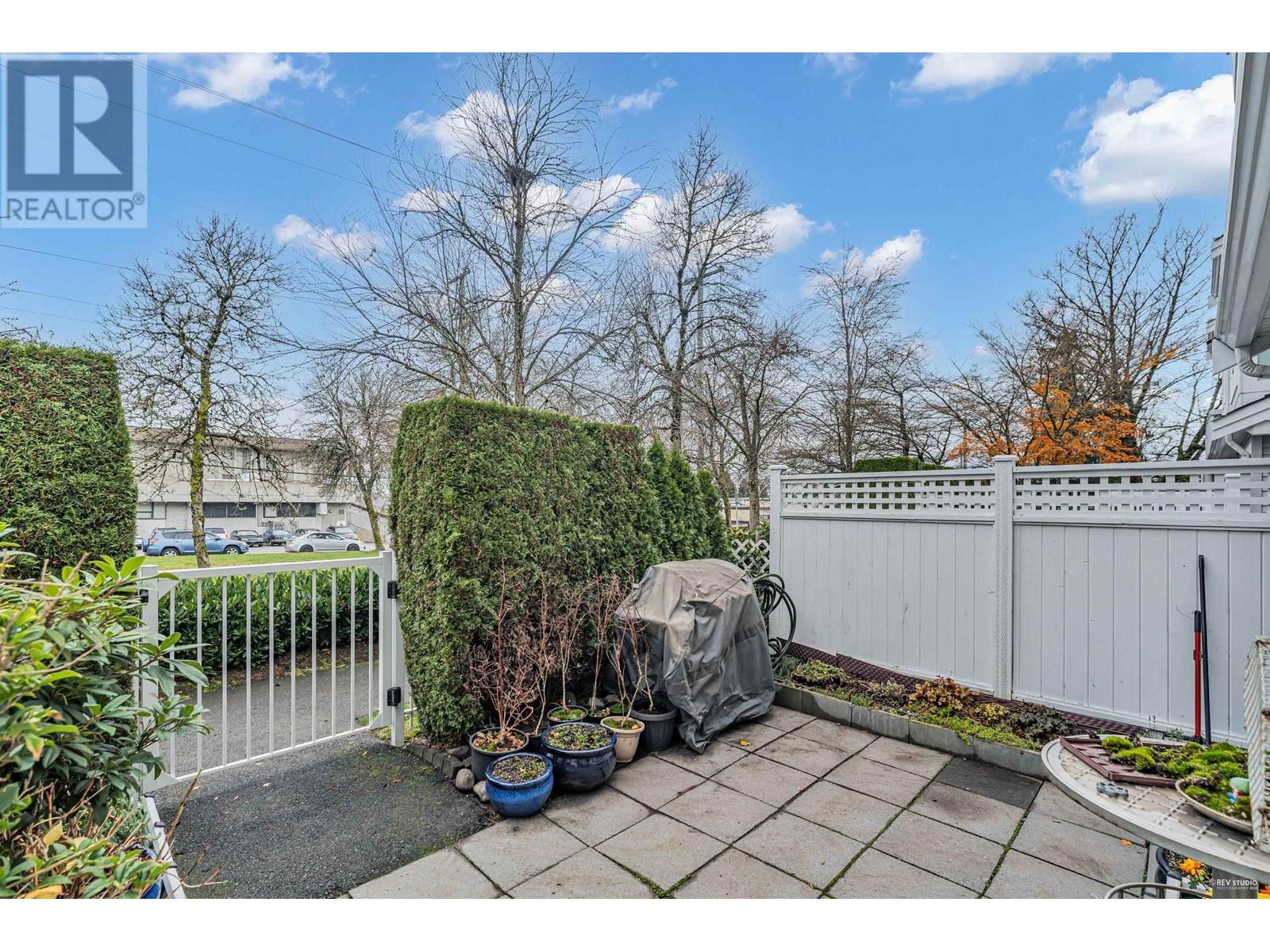 Listing Picture 29 of 30 : 111 6588 SOUTHOAKS CRESCENT, Burnaby / 本拿比 - 魯藝地產 Yvonne Lu Group - MLS Medallion Club Member