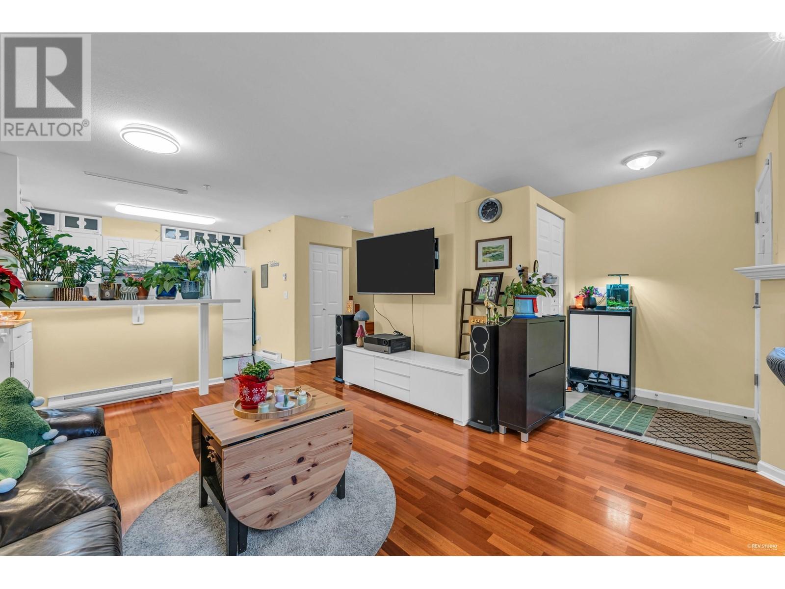 Listing Picture 8 of 30 : 111 6588 SOUTHOAKS CRESCENT, Burnaby / 本拿比 - 魯藝地產 Yvonne Lu Group - MLS Medallion Club Member