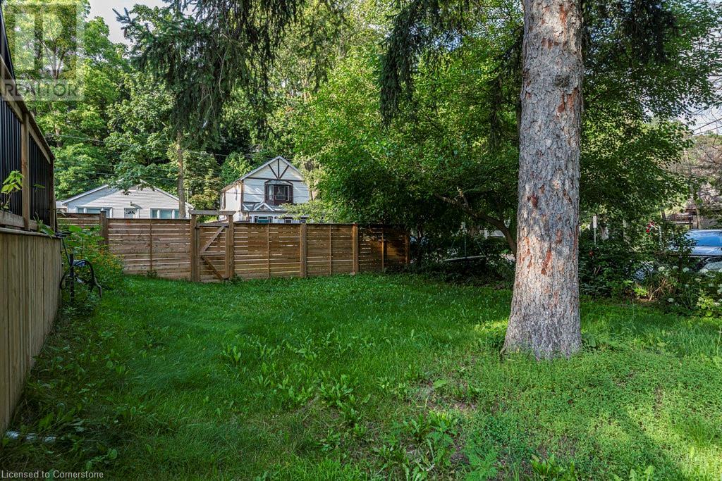 112 Victoria Street, Hamilton, Ontario  L9H 2C3 - Photo 14 - 40680001