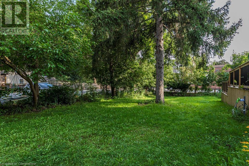 112 Victoria Street, Hamilton, Ontario  L9H 2C3 - Photo 15 - 40680001