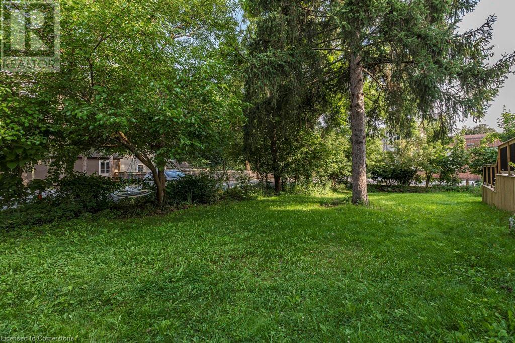 112 Victoria Street, Hamilton, Ontario  L9H 2C3 - Photo 16 - 40680001