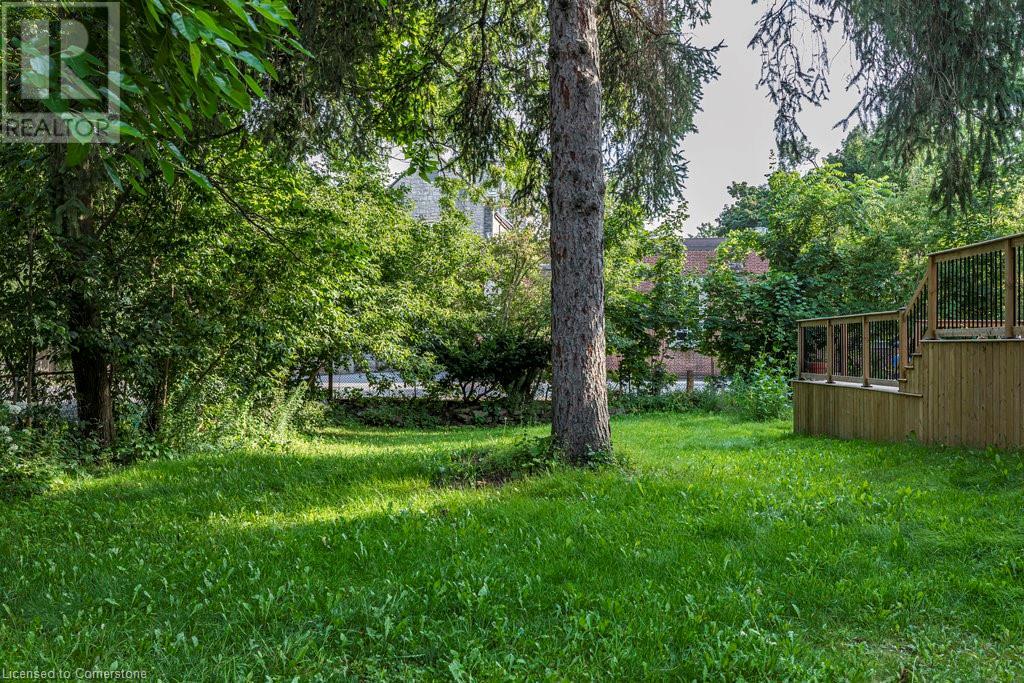 112 Victoria Street, Hamilton, Ontario  L9H 2C3 - Photo 18 - 40680001