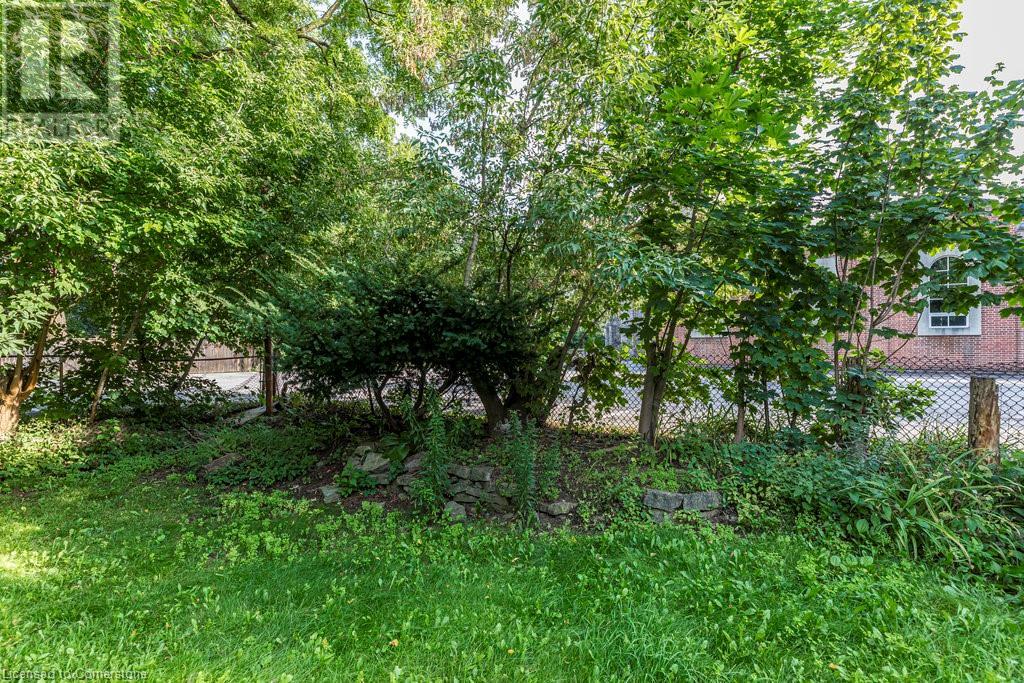 112 Victoria Street, Hamilton, Ontario  L9H 2C3 - Photo 20 - 40680001