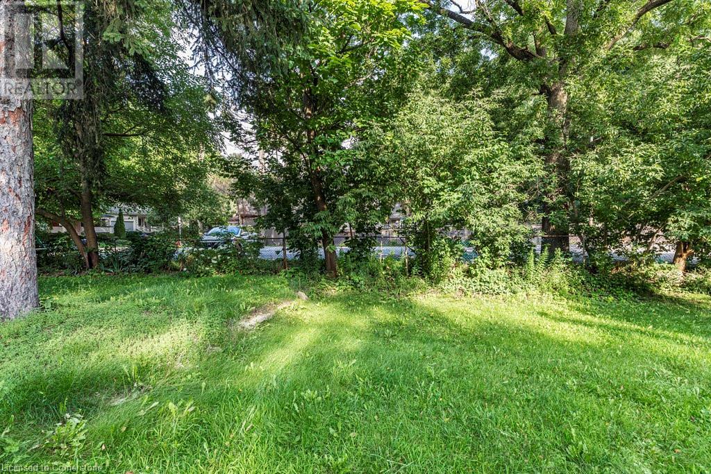 112 Victoria Street, Hamilton, Ontario  L9H 2C3 - Photo 21 - 40680001