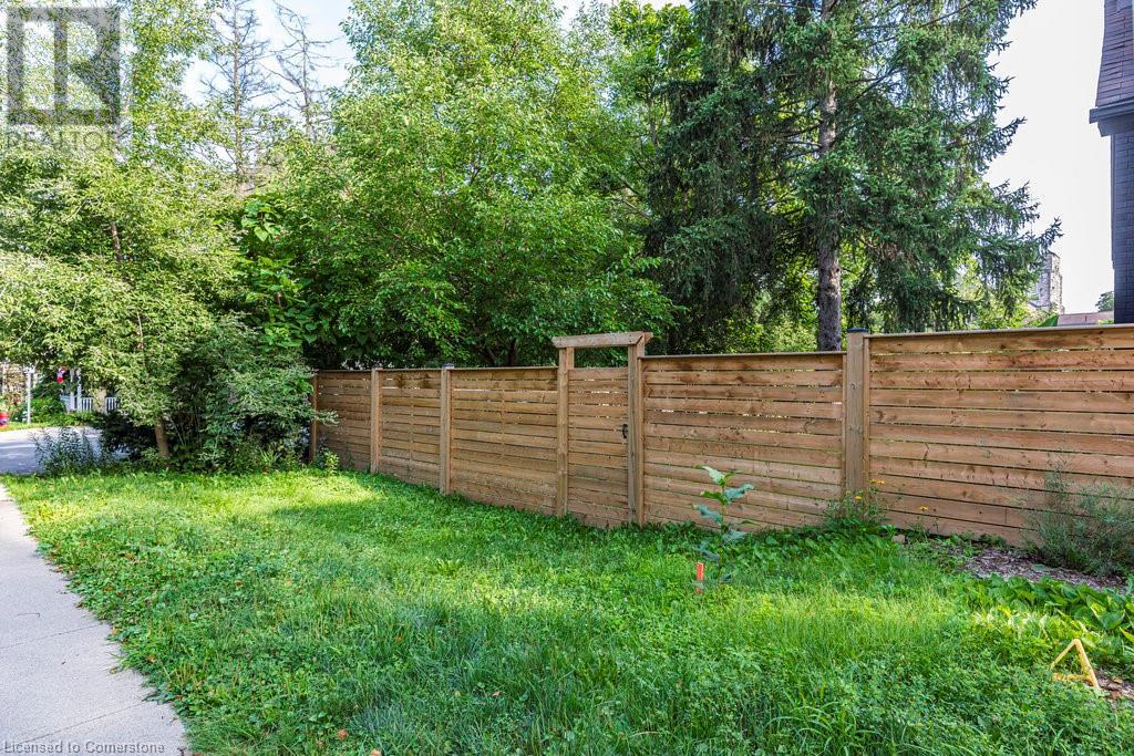 112 Victoria Street, Hamilton, Ontario  L9H 2C3 - Photo 22 - 40680001