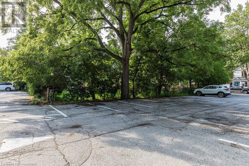 112 Victoria Street, Hamilton, Ontario  L9H 2C3 - Photo 25 - 40680001