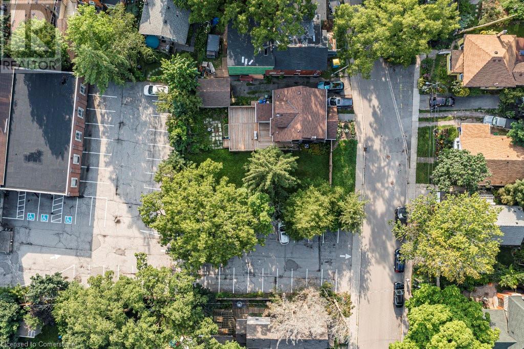 112 Victoria Street, Hamilton, Ontario  L9H 2C3 - Photo 5 - 40680001