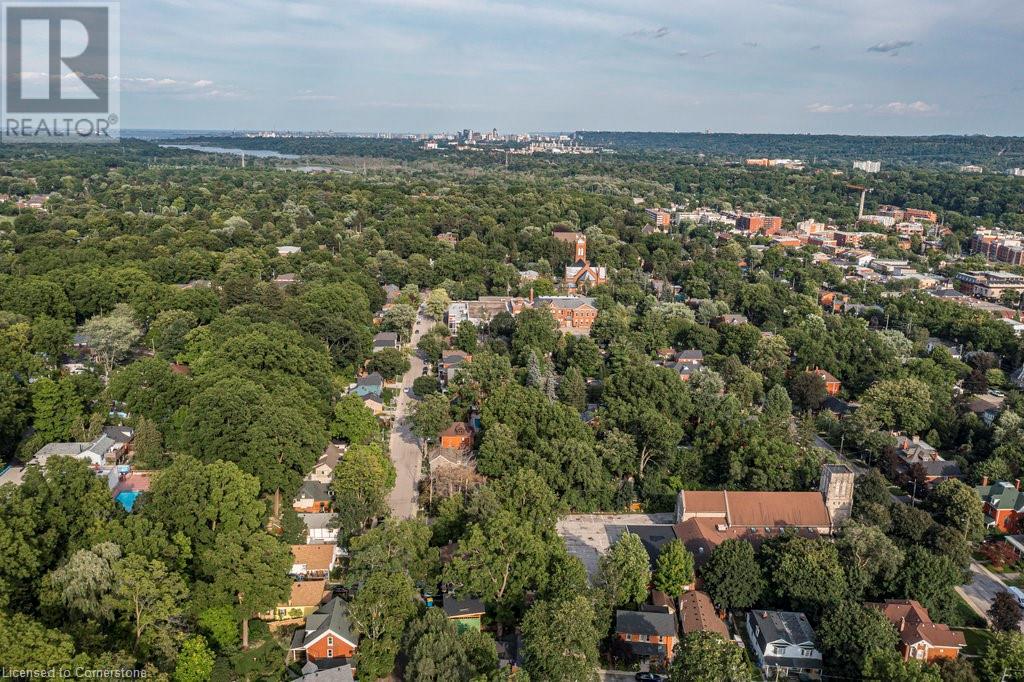 112 Victoria Street, Hamilton, Ontario  L9H 2C3 - Photo 6 - 40680001