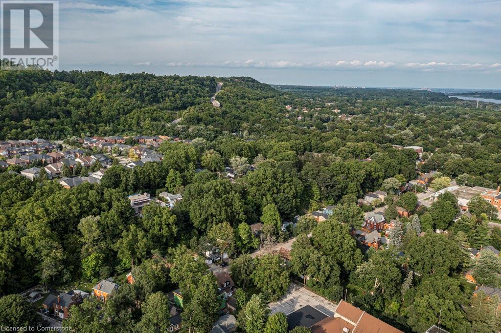 112 Victoria Street, Hamilton, Ontario  L9H 2C3 - Photo 7 - 40680001