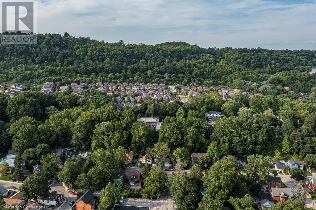 112 Victoria Street, Hamilton, Ontario  L9H 2C3 - Photo 8 - 40680001