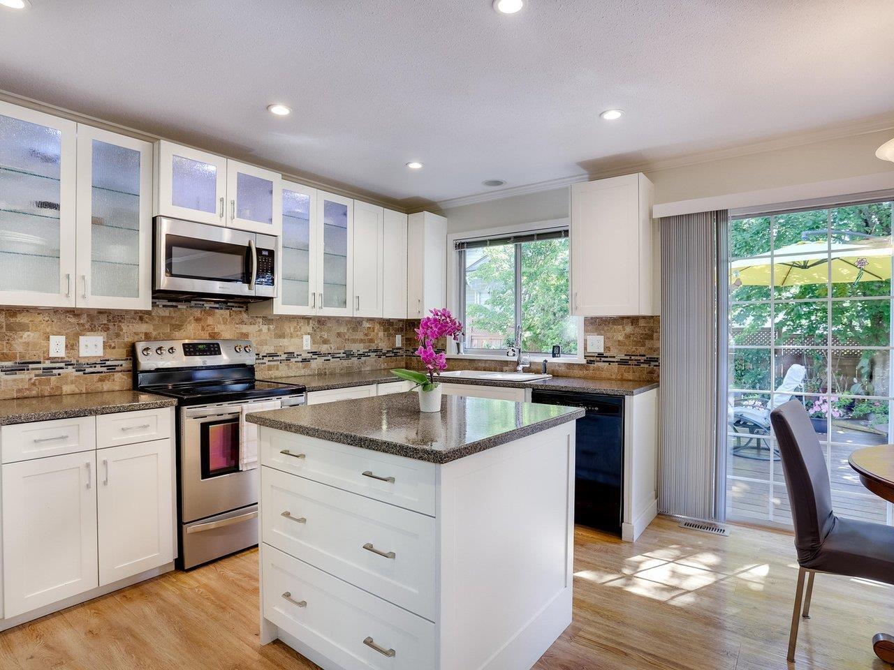 Property at 820 164A STREET image 2