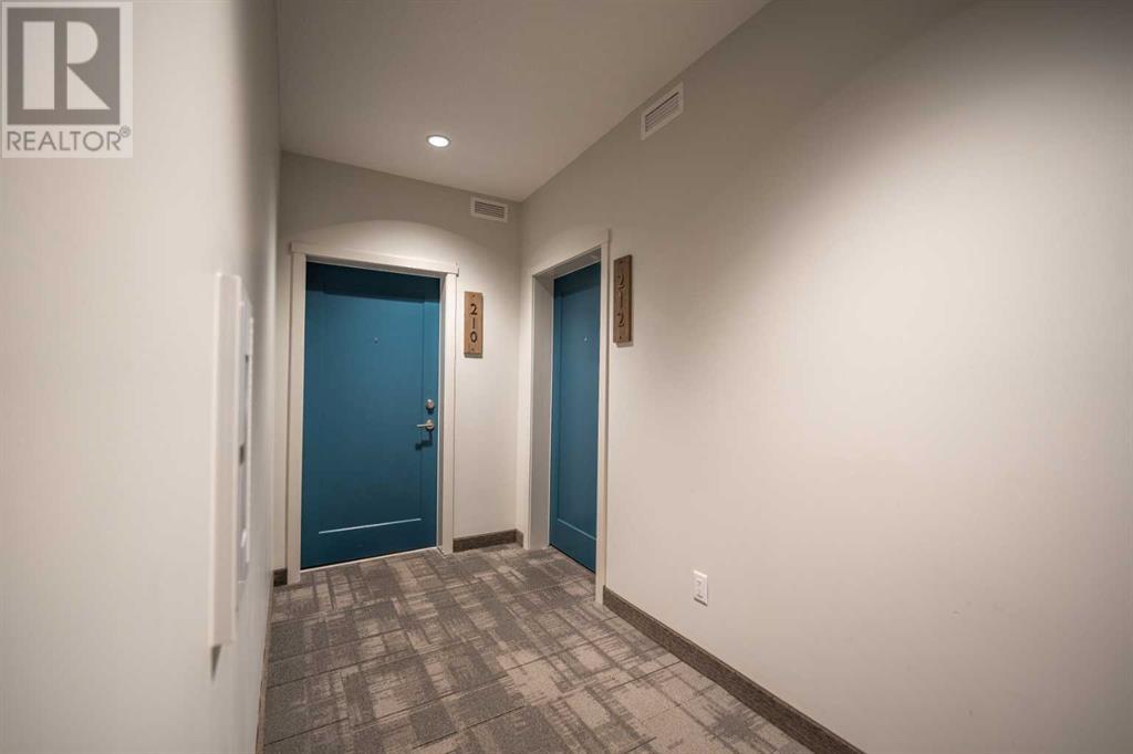 212, 30 Shawnee Common Sw, Calgary, Alberta  T2Y 0R1 - Photo 6 - A2177453