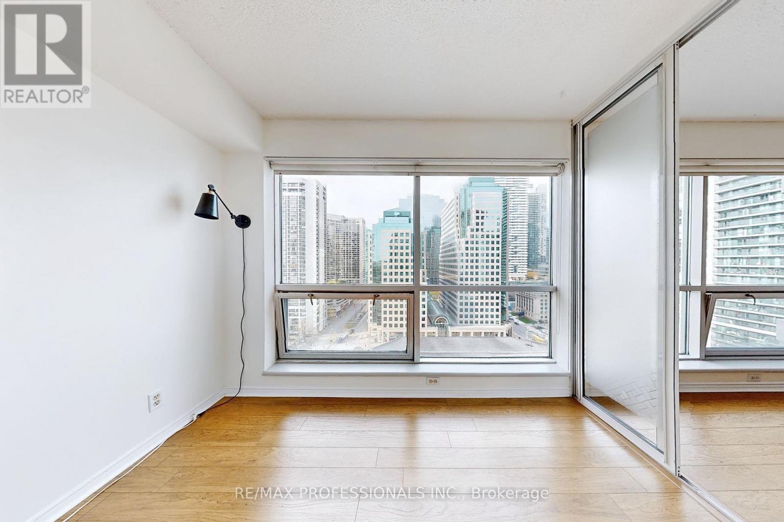 1808 - 10 Queens Quay W, Toronto, Ontario  M5J 2R9 - Photo 11 - C10845436