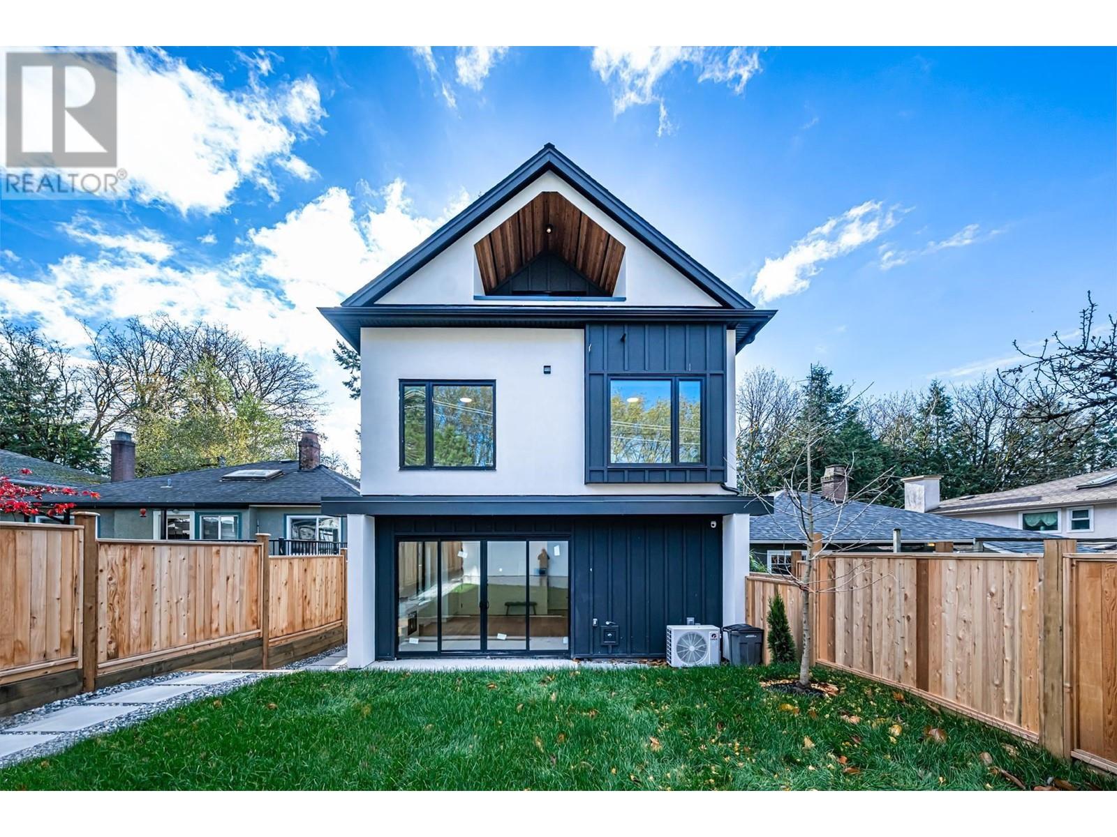 Listing Picture 2 of 40 : 1 3841 W 27TH AVENUE, Vancouver / 溫哥華 - 魯藝地產 Yvonne Lu Group - MLS Medallion Club Member